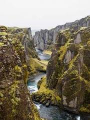 Lu Zongapos;s Hidden